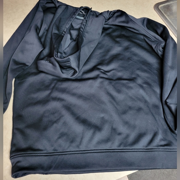 🛒🛍️💥Gently used mens large loose fit cold gear black logo hoodie - Picture 4 of 4